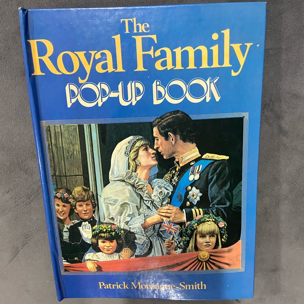 The Royal Family Pop-Up Book